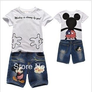 T-shirt + shorts jeans